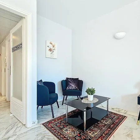 Nestor&jeeves - Royal Luxembourg - - Swimming Pool On Roof